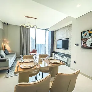 https://stay-delightful-2-bedroom-holiday-home-with-creek-views.sharjah-hotels.com
